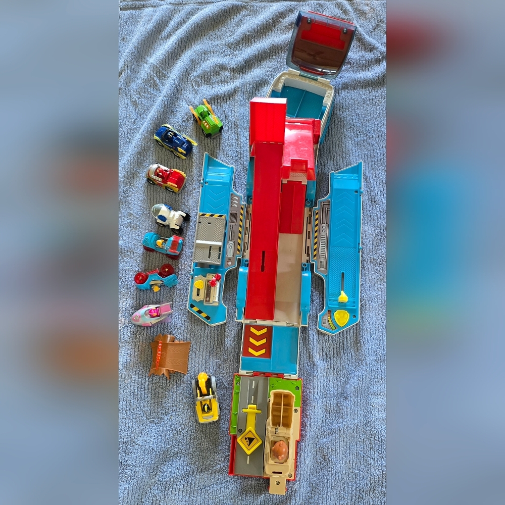 PAW Patrol Launch ’N Haul PAW Patroller Transforming 2-in-1 BONUS Die Cast Cars